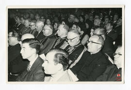 Restos del Cardenal Cagliero. Acto en el cine San Martín