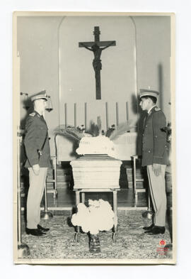 Restos del Cardenal Cagliero. Iglesia del Inst. Don Bosco. Guardia de cadetes de la Esc de Policia de RN